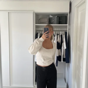 Stickad topp  - Stickad topp från hm som typ aldrig används 