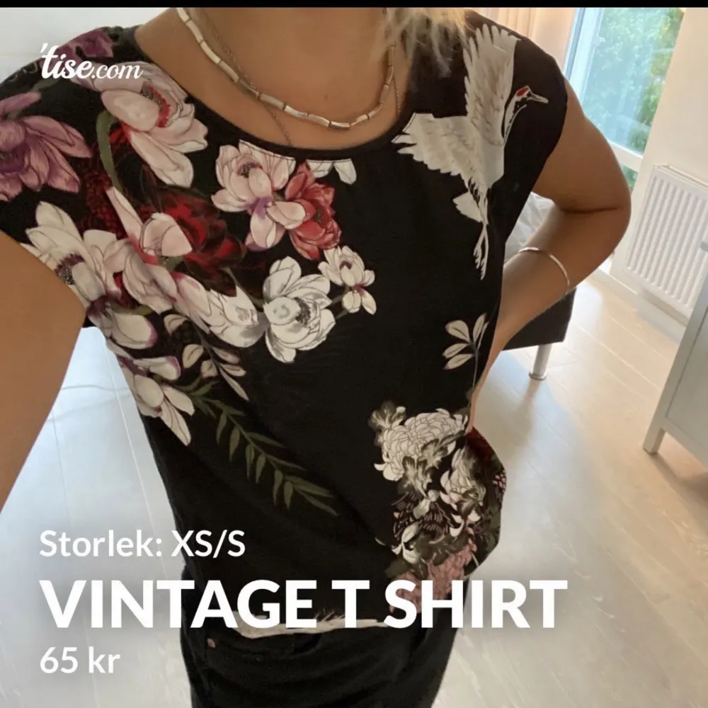 VINTAGE T-SHIRT XS/S  Köpt utomlands i en fransk butik. Köptes för 450kr Superskönt material. Superbra skick. T-shirts.