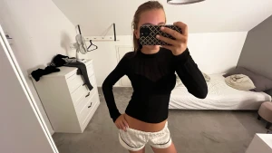 As snygg festtröja 💕💕😬😬✨ - Hej, ja säljer denna nättopp ifrån zara i storlek S, endast använd 1 gång! Men älskar den så så mycket! Perfekt till middagar! Pris kan diskuteras, hör av er vid funderingar!💕💕