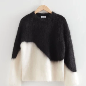 SÖKER - Söker denna tröja ifrån & other Stories i storlek S.