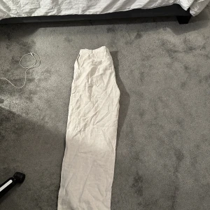 Weekday linnebyxor - Nyskick knappt använda 