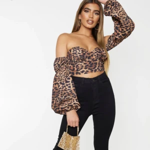 Topp leopard plt - Topp från prettylittlething, superfin, storlek 34
