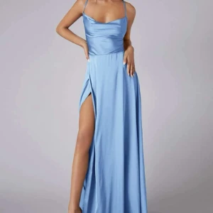 Balklänning - En blå balklänning som tyvärr aldrig kom till användning😔 