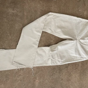 Begie jeans  - Otroligt fina jeans,sitter som en smäck som både drar in och formar kroppen. Perfekt i längden och i bra skick.