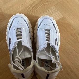 Eytys dojor - Säljer dessa skitsnygga eytys. Har inte använt dem mer än 3ggr för de tyvärr inte är min stil! Köpte för 1200💕💕