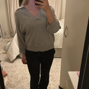 Stickad tröja - Fin stickad tröja från hm! Kommer dock inte till användning längre hos mig💕