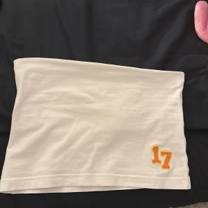 Tubtop  - Tubtop köpt på marknad i usa vill ej ha längre då den bara ligger, priset är diskuterbart, köpt för 25€