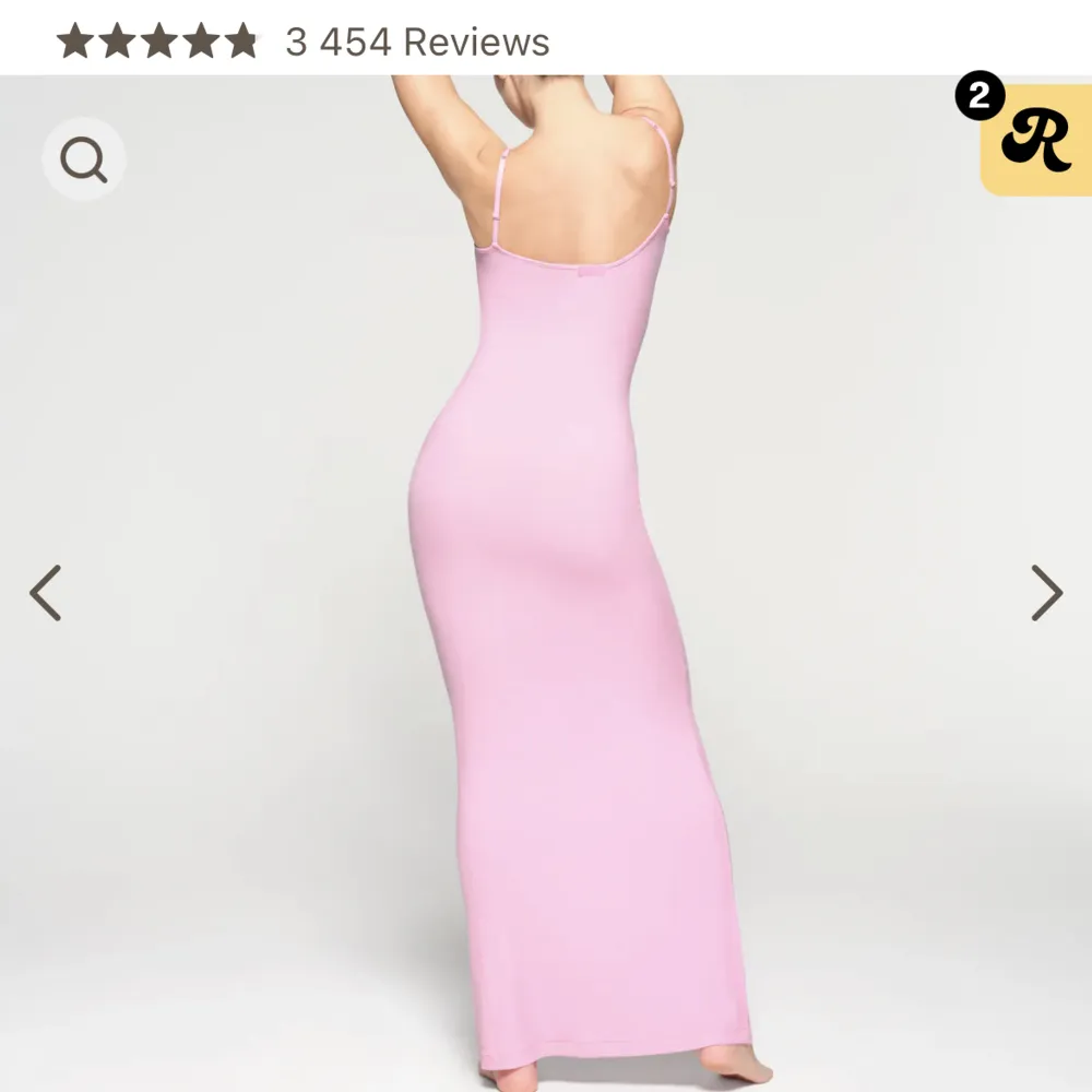 Rosa skims klänning som inte finns kvar att köpa på deras hemsida. Den är köpt för någon månad sedan och använd endast ett fåtal gånger💕. Klänningar.