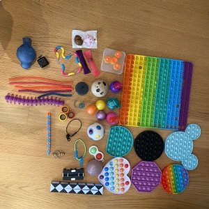 Fidgets! - Säljer massor med fidgets! Allt för 350kr! Om du endast är intressad av styck pris så kontakta gärna mig!