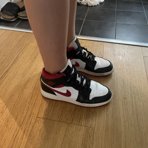 Jordans  - Säljer mina gammla jordans i Storlek 38,5 