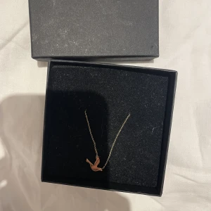 Edblad armband guld  - Ett armband från Edblad, helt nytt!! Så himla fin, guld färg. Säljer för 150 kr 