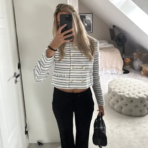 Kavaj - Skit snygg kavaj/blazer från Zara, oanvänd nypris 500💘