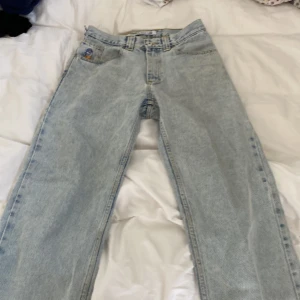 Polar skate co jeans  - Ett par riktigt snygga jeans från Polar skate co! Ny pris 1200kr  Cond: 9/10