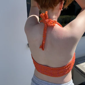 Pull&bear topp med knytdetalj. - Stickad topp köpt förra sommaren. Använd fåtal gånger. Köparen står för frakten!💥💕