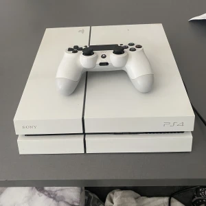 Ps4 - Säljer mitt ps4 då jag inte spelar längre