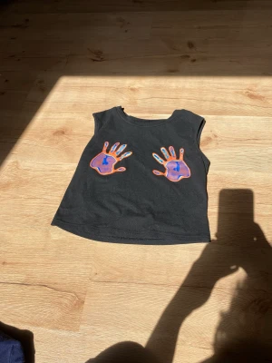 Linne - Rensar garderoben 