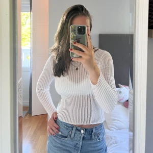 Genomskinlig tröja - Populär genomskinlig randig tröja från zara. Är i storleken S. Endast använd 1 gång så är i mycket bra skick.