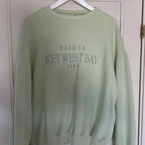 Ljusgrön oversized sweatshirt från Nelly