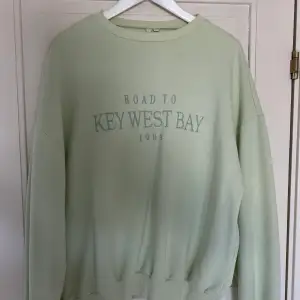 Ljusgrön oversized sweatshirt från Nelly