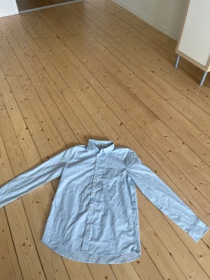  Skjorta - Fin o skönt, inga fläckar