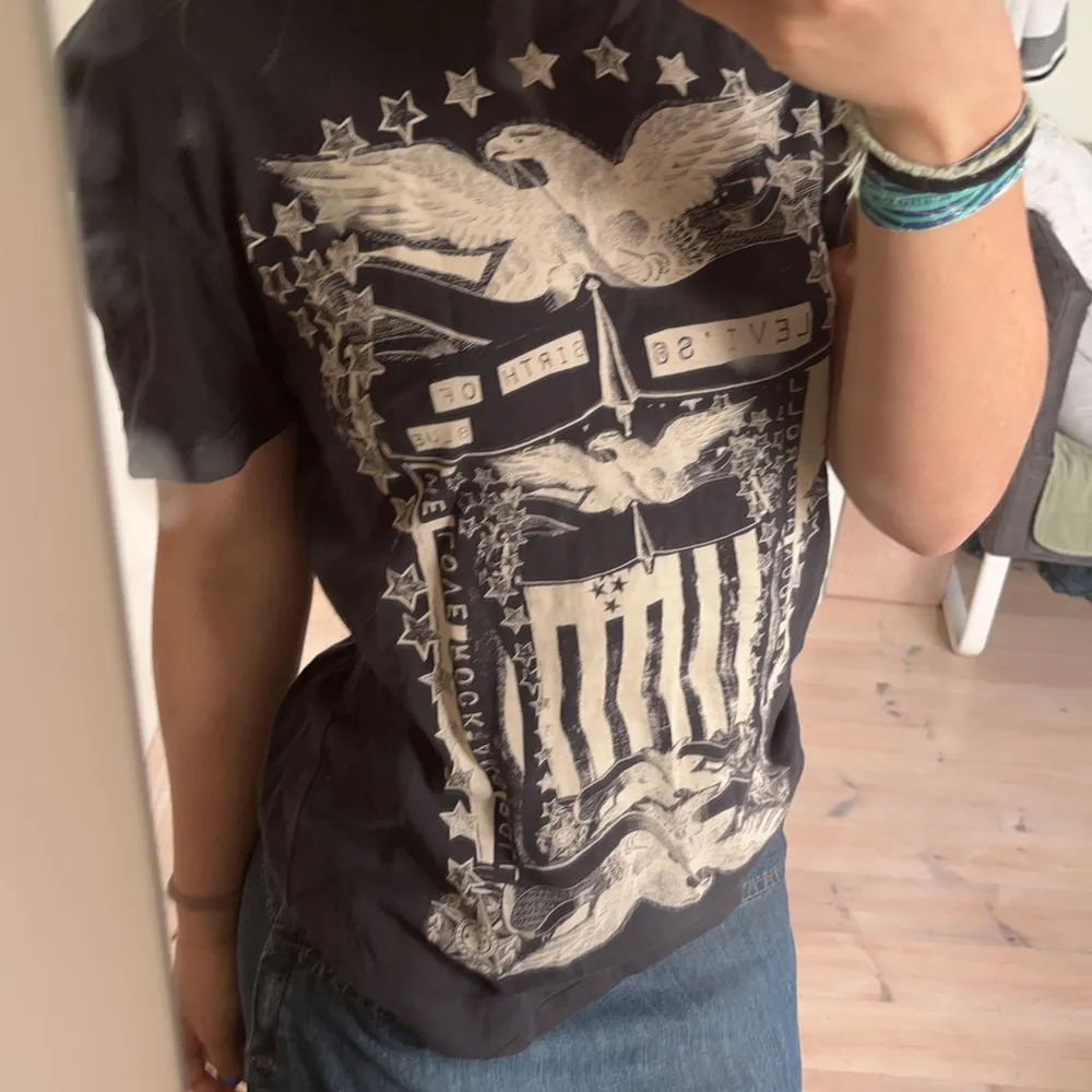 Super snygg Levis T-shirt till sommaren!💝😇. T-shirts.