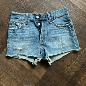 Levi’s shorts  - Ett par snygga blåa shorts från Levi’s 