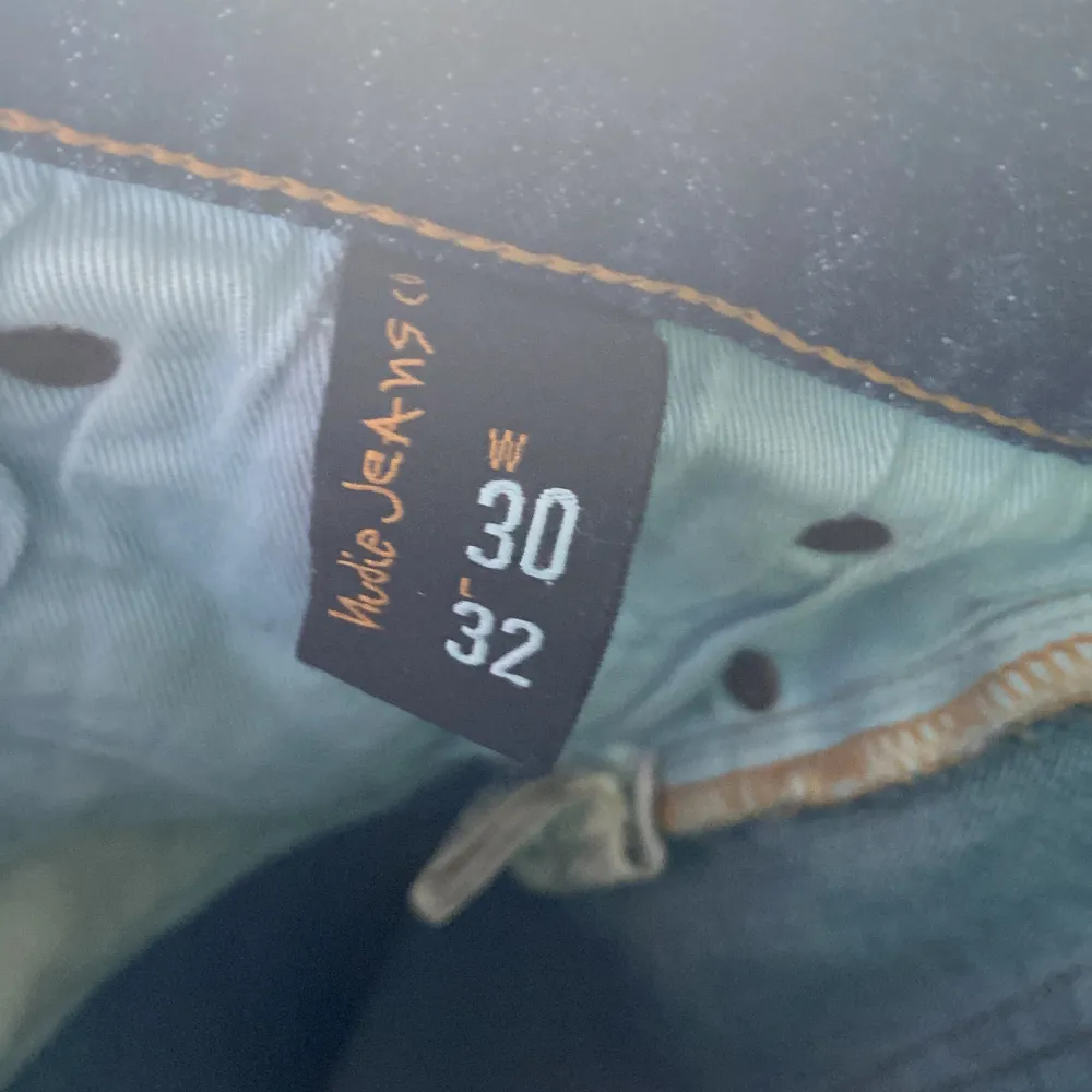 Slimfit Nudie jeans i mycket bra skick. Storlek W30L32. Hör av er för fler bilder. . Jeans & Byxor.
