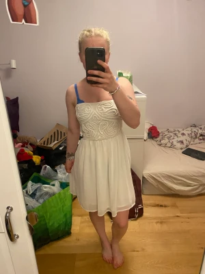 Zara kläning - En zara kläning till avslutningen eller nonting liknande väldigt fin å fräsch, försiktigt använd