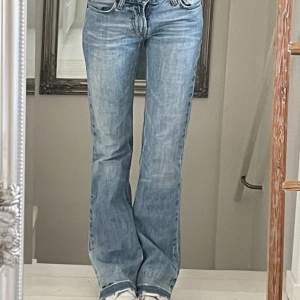 Low waist bootcut jeans från fornania💞