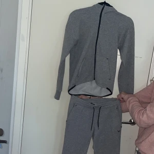 Soc set - Ett grått Soc sett som passar om man är runt 155 cm