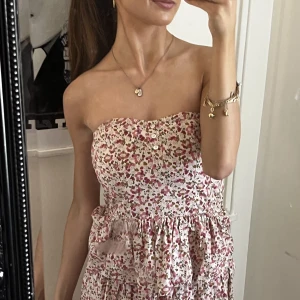 Midsommarklänning  - En jätte fin klänning man kan ha till både vardag och fest! ❤️‍🔥❤️‍🔥