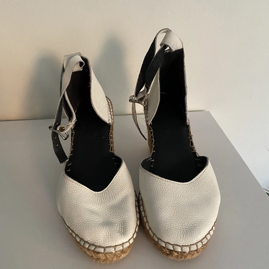 Sandaletter med kilklack - 91