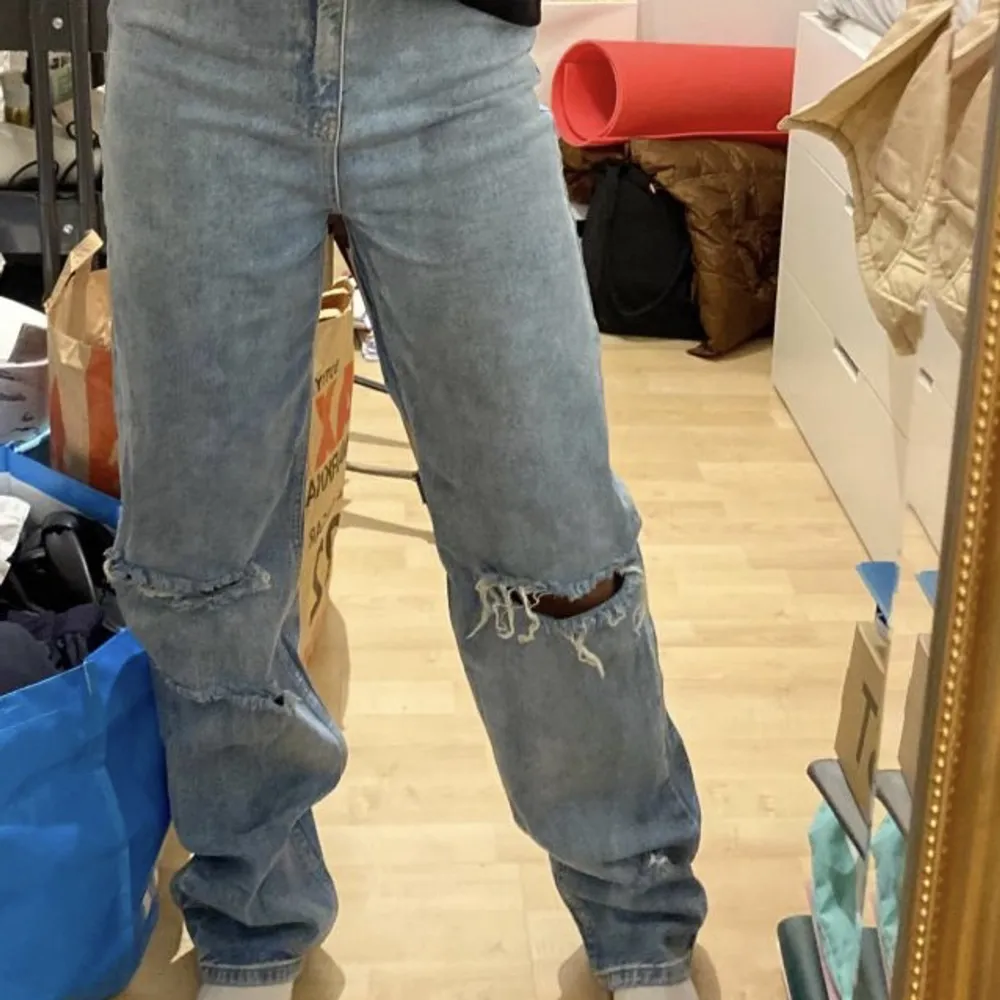 Helt nya boyfriend jeans från HM storlek 42 . Jeans & Byxor.