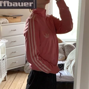 Adidas tröja - Snygg rosa adidas tröja
