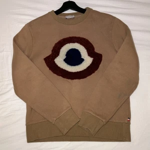 Moncler sweater  - Moncler tröja  Pris: 800kr  Skick: 8/10 Storlek: S