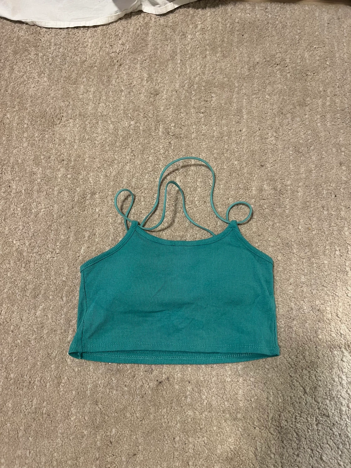 Magtröja med korsning i ryggen