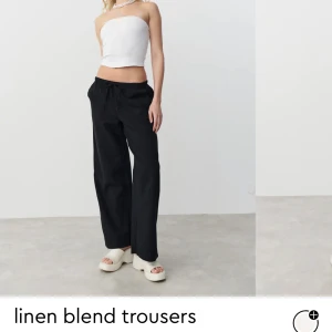 Linnebyxor 💓💓💓 - Jag har dessa super fina och slutsålda linnebyxorna i storlek S. Dom är endast testade med lappen kvar. Säljer pga att jag redan har flera linnebyxor!💓