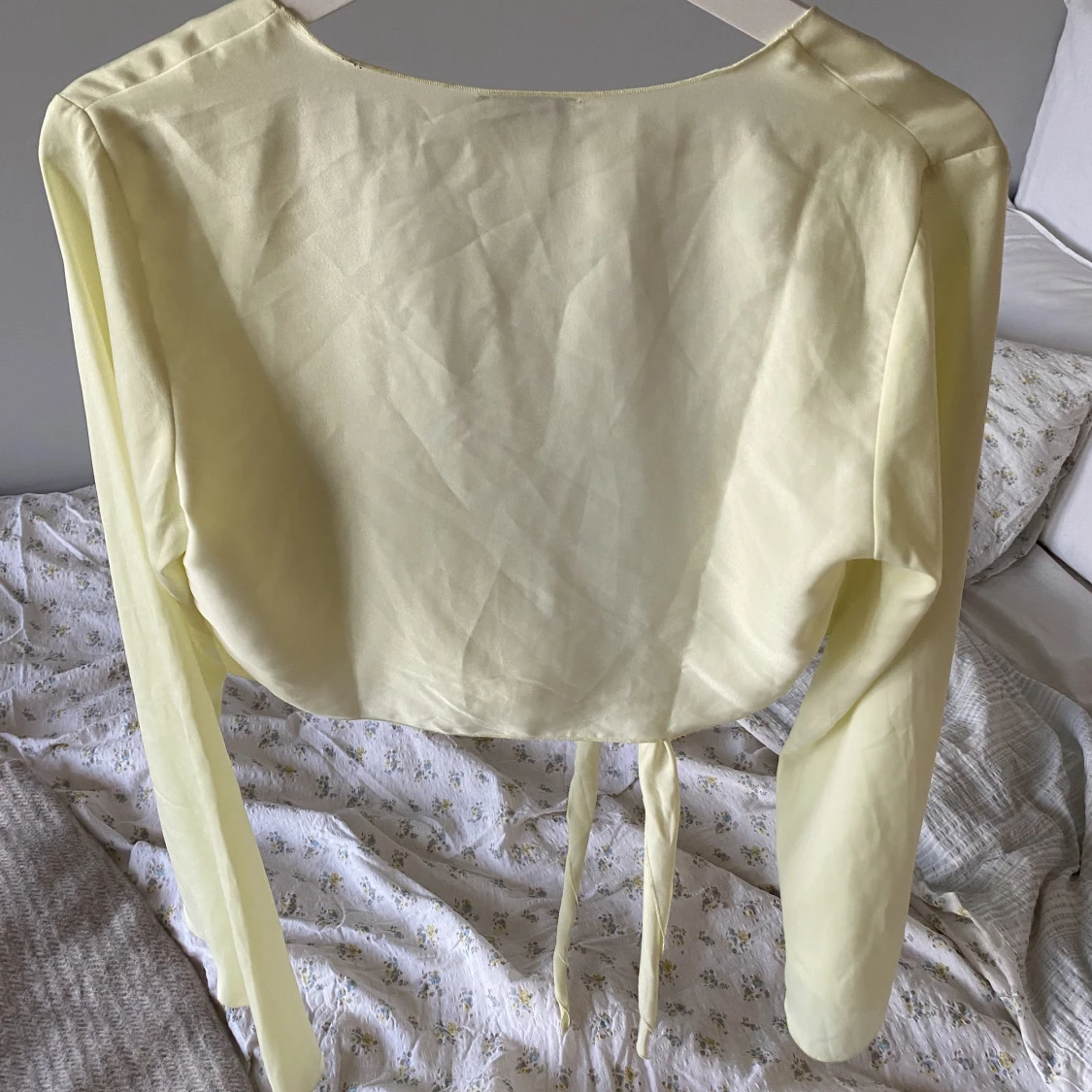 Ljusgul topp - 90