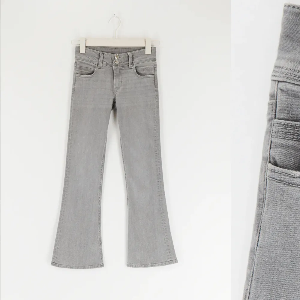 Säljer dessa assnygga lågmidjade jeansen från GinaTricot i storlek 164. Passar mig som brukar ha 32-36. Säljer eftersom jag har snarlika jeans. Använda en gång. Säljs från 220 + frakt . Jeans & Byxor.