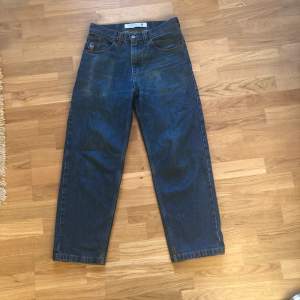 Nu säljer jag mina polar jeans i använt men bra skick. Lite slitningar vid hälarna men annars skick 10/10. Nypris 1300kr