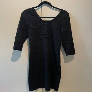 Jätte fin svart klänning, jae 166. Klänningen är oanvänd men köpt secondhand. 💞