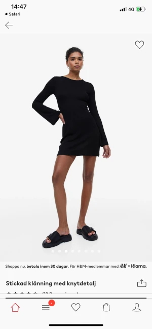 Stickad klänning med knytdetalj - Stickad strandklänning från h&m, helt ny och oanvänd. Prislappen är kvar och den är i storlek XS. 