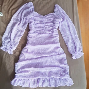 Lila sommarklänning Strl. M - Använd en gång