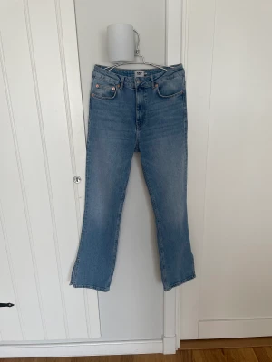 Lager 157 jeans - Säljer dessa jeans med slits pågrund av dom aldrig kom till användning. Helt nytt skick