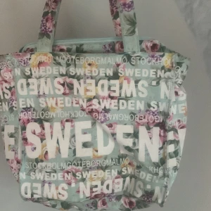 Robin Ruth väska sweden  - Säljer på grund av att jag inte använder längre jätte fint skick och använd fåtal gånger!💘