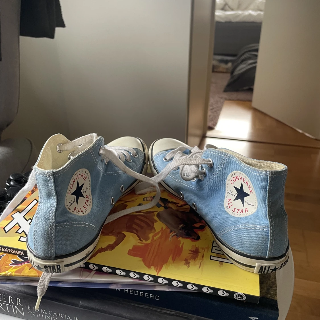 Ljus blåa Converse 