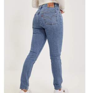 Levis jeans i 501-modellen i väldigt fint skick. Lånad bild från Nelly eftersom de är för små för mig. 