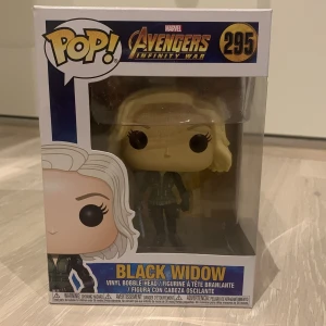Black Widow Funko Pop - Avengers infinity war Black Widow funko pop figur, #295. Figuren har tagits ur lådan men både lådan och figuren är i bra skick. Pris kan diskuteras