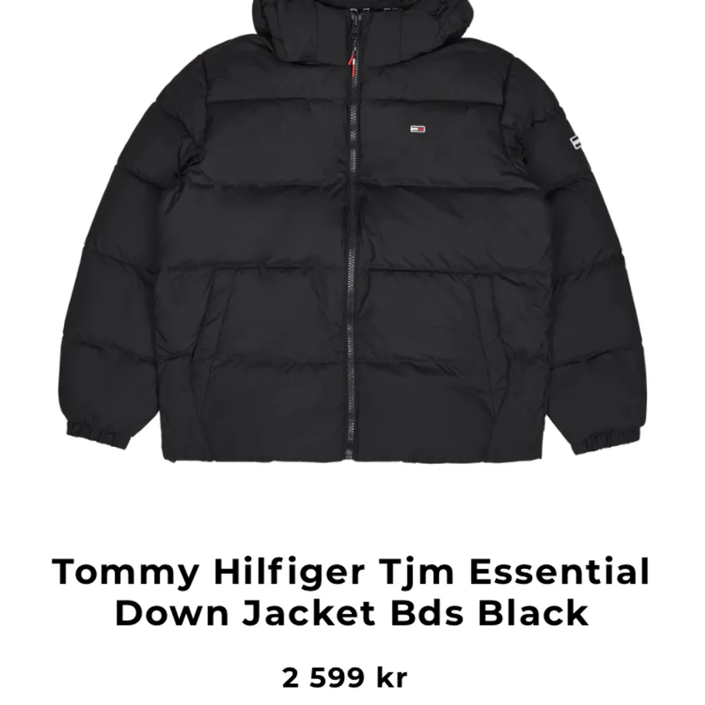 Säljer en Tommy hilfiger vinter jacka i storlek xs även användbar i storlek S, Den är använd i 1 vinter så den är som ny. Jackor.