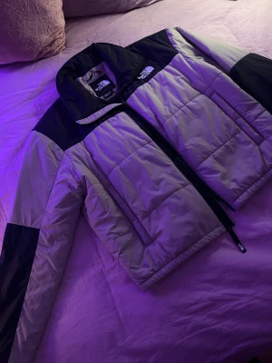 The North Face Jacka - mycket fint skick/ köpt men ej använd